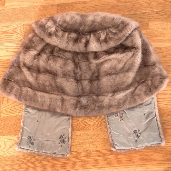 **Super Pretty Mink Stole** - Picture 6 of 14